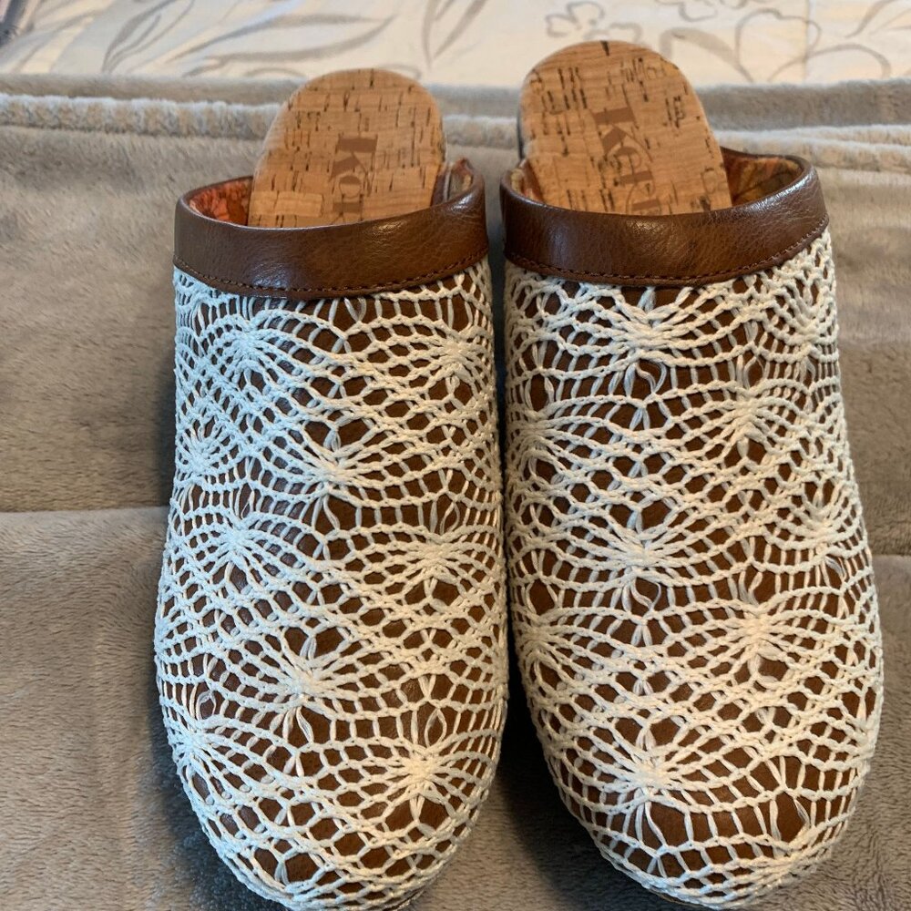 KORKYS WOMENS CLOGS-SIZE 8-BROWN W/WHITE CORD DESIGN-HEEL-NEW
